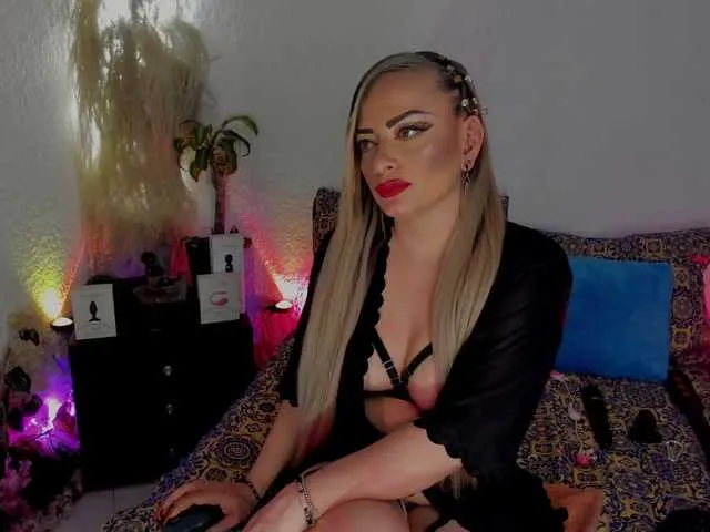 JeaniIneescott — I love the foot fetish, not only do I show them but I do other things with them, I take advantage of my flexibility, I like my body, I love my sensuality and elegance, I wear lingerie, stockings, heels, costumes, and I enjoy using my toys.
...