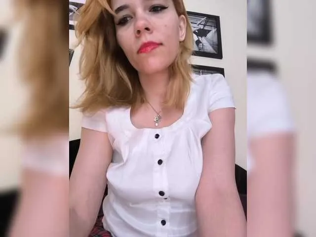 Kitteen on BongaCams