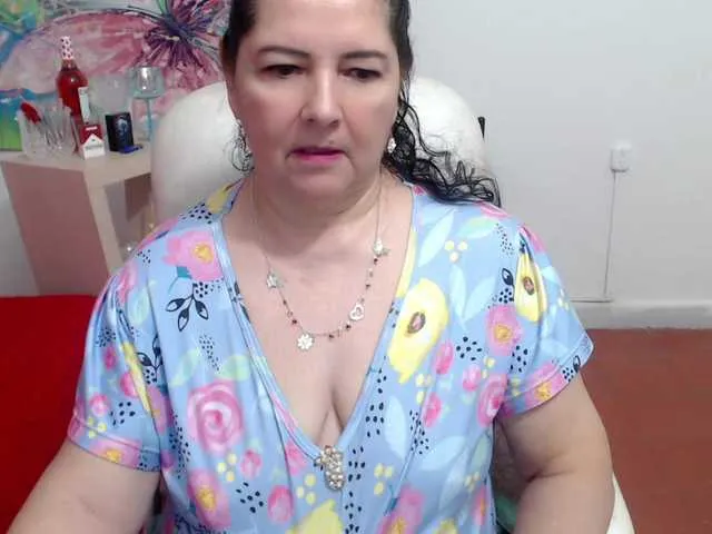leonela on BongaCams