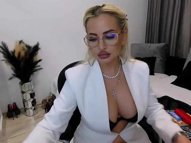 Offline lovelyblondyx on BongaCams