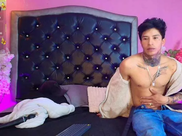 Mike-and-Sttar — The roles game is passion too much, long kisses feel so delicious that it makes us very hot wanting to fuck very hard, hard sex is the best we love