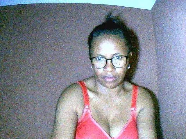 Nirinah2710 on BongaCams 