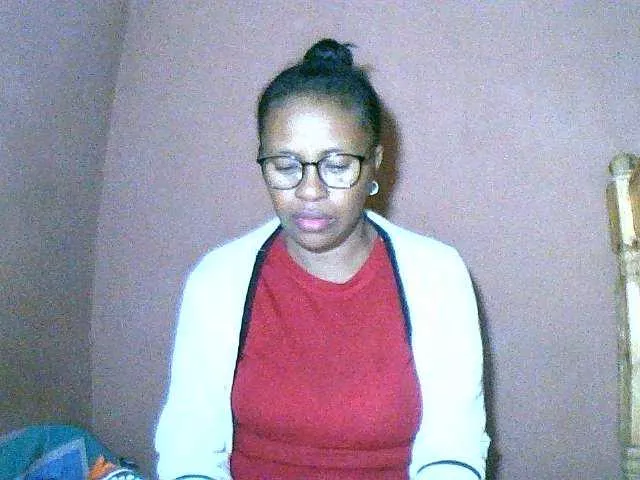 Nirinah2710 on BongaCams 