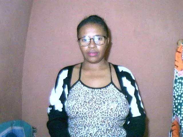 Nirinah2710 on BongaCams 