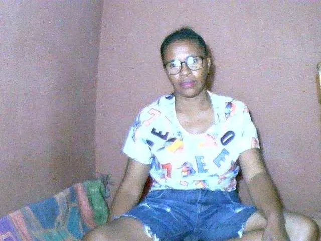 Nirinah2710 on BongaCams 