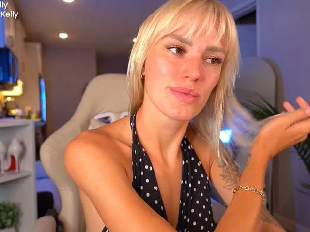 ohbabykelly — I like to be spoiled and taken care of.
...
