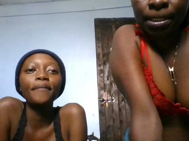 Petitegals on BongaCams