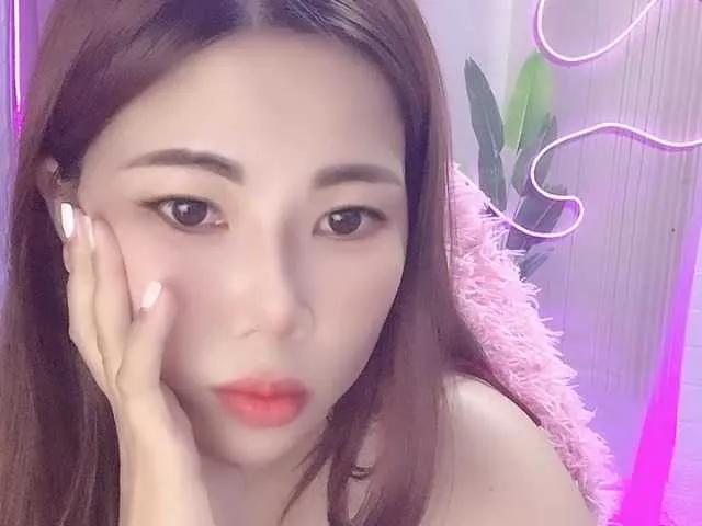 Queendy — Good manners, compliments, and knowing what you like about us really turn us on and make us feel hotter.
