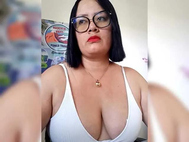roxanamontero — Hello, welcome, if you are in my living room it is because you enjoy the same things as me, which are like being seen or exposed to the outdoors. I like and enjoy what is different. Do not be shy. Come and enjoy a pleasant time. Don't forget to follow...