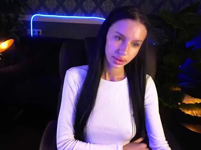 SnowWhiteee on BongaCams