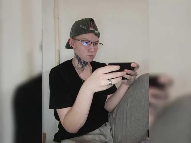 Zhenyya- on BongaCams