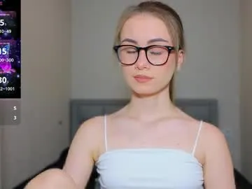 amina_lux — Hey here, nice see u in my room  #skinny  #lovense #submissive #ass  #18