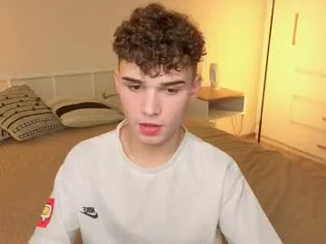 boicute — Show dick and ass [250 tokens left] #cum #bigcock #muscle #young #hairy