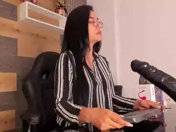 ellaochoa on Chaturbate 