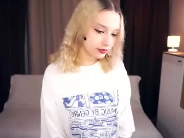 luellazahnen — Goal:  look at my beautiful shoulders #New #Shy #Cute #18 #blonde [19 tokens remaining]