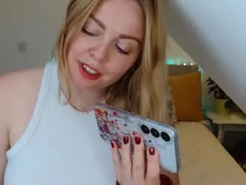 nicolelinharts — Dildo face spanks #socks #british #goals #tall #german [7 tokens left]
