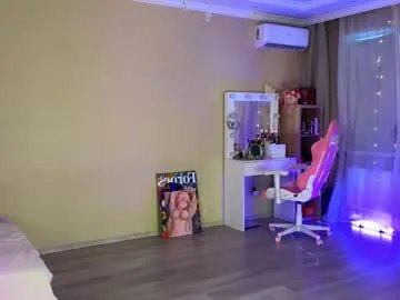 queenelia on Chaturbate 