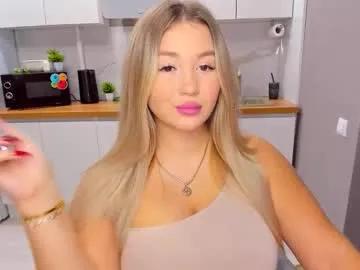 sarahmils — topless #bigboobs #naturaltits #femdom #mommy #mistress [800 tokens remaining]