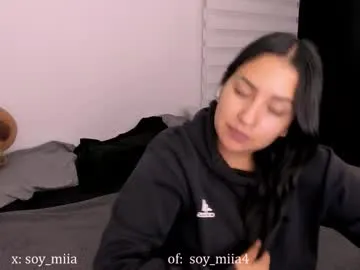 soy_miia — Leggings about to get messy  - Goal: So wet... BIG SQUIRT [967 tokens left] #leggings #socks #bigboobs #latina #bigass