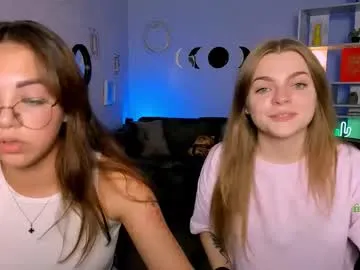 veronica_bubble — GOAL: play nipples under top [251 tokens remaining] Welcome to my room! #bigass #teen #18 #lesbians #pvt