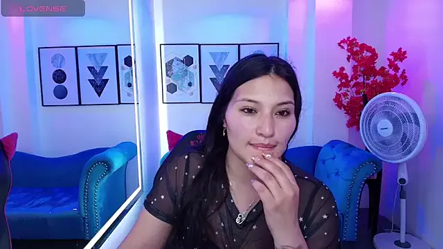 __emmag on StripChat 