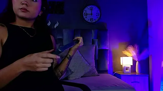 alaia-rogers on StripChat 