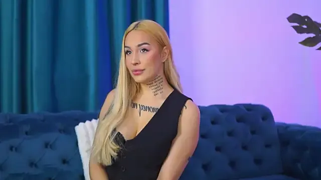 Ammylicious_Doll on StripChat 