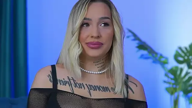 Ammylicious_Doll on StripChat 