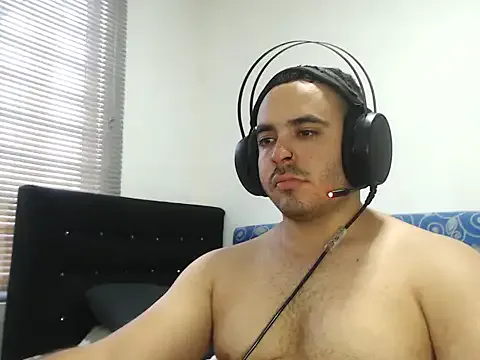 Ana_ThiagoxX on StripChat 