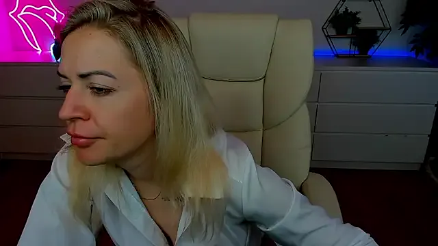 Anna_Snows on StripChat 