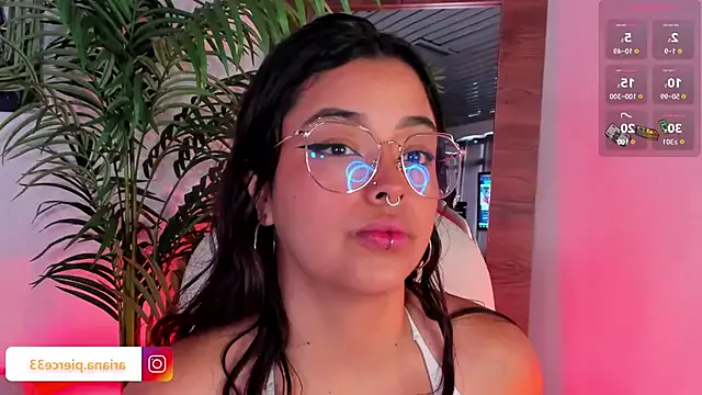 Ariana_Pierce on StripChat 