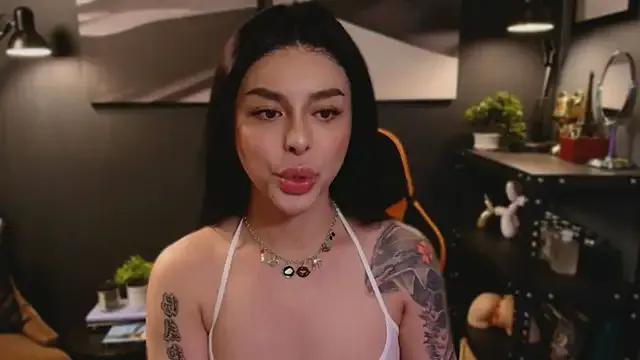 callmeLUNA on StripChat 
