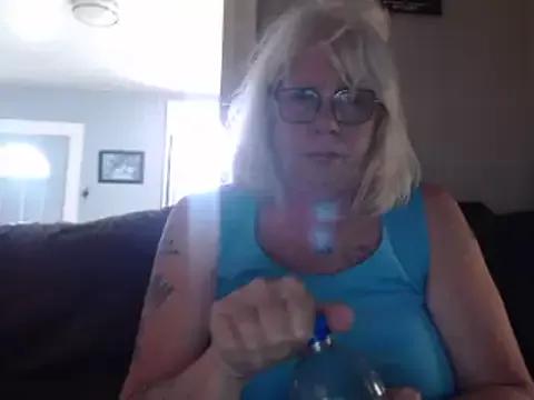 canadiancougar1965 on StripChat 