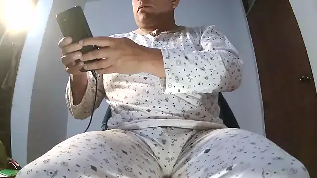 chicoguapo8 on StripChat 