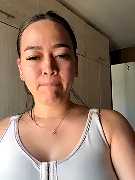 Danielavegax — Take out my tits in the public bar 2 min
