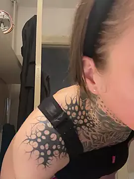Elenascrib on StripChat 
