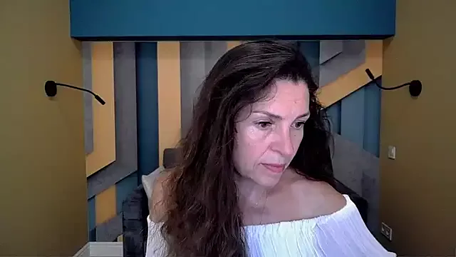 EllaLong on StripChat 