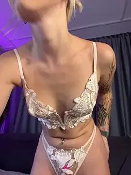 Elven_Elfie on StripChat 