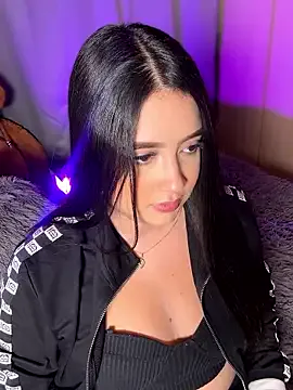 Emiily_Moore1 on StripChat 