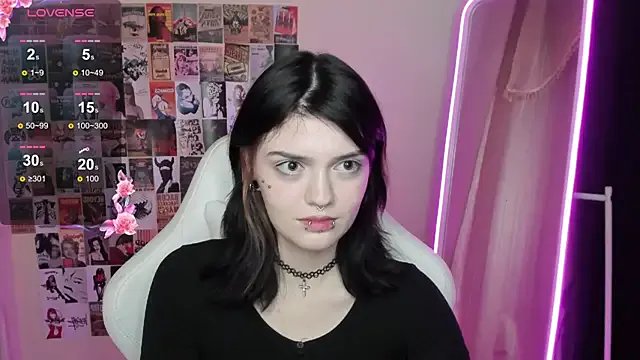 EmmaDarkk on StripChat 