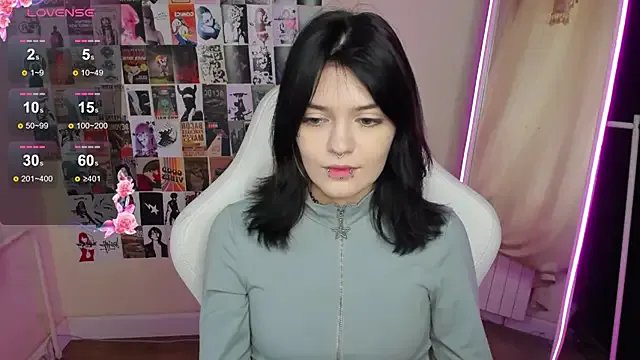 EmmaDarkk on StripChat 