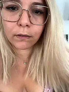 EmyLana — Suck Dildo