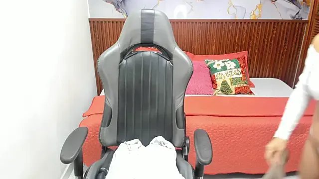 Holly_22 on StripChat 