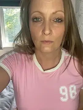 HoneyBluex — Finger pussy close to cam