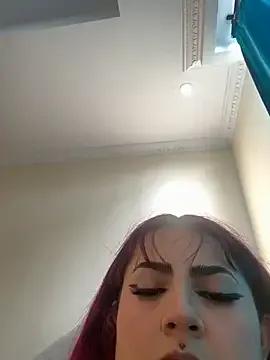 Freechat Ivelleee_ on StripChat