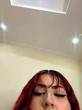 Freechat Ivelleee_ on StripChat