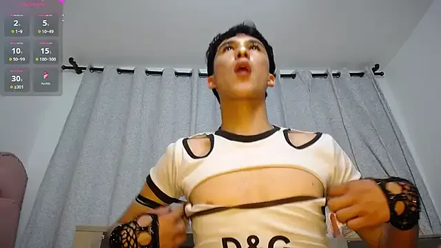 JULLIAN_ on StripChat 