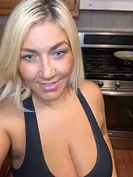 LittleMissEeve on StripChat 