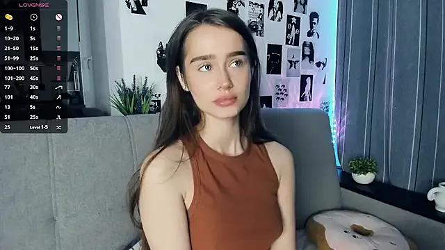 lovelyalivia — Lick my lips <3