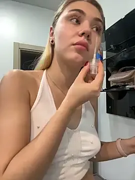 LunaMillie — kiss camera